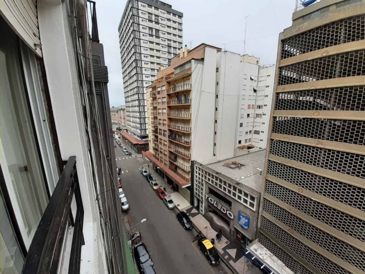 VENTA DEPARTAMENTO 2 AMBIENTES EXTERNO CON DEPENDENCIA. RIVADAVIA 2200