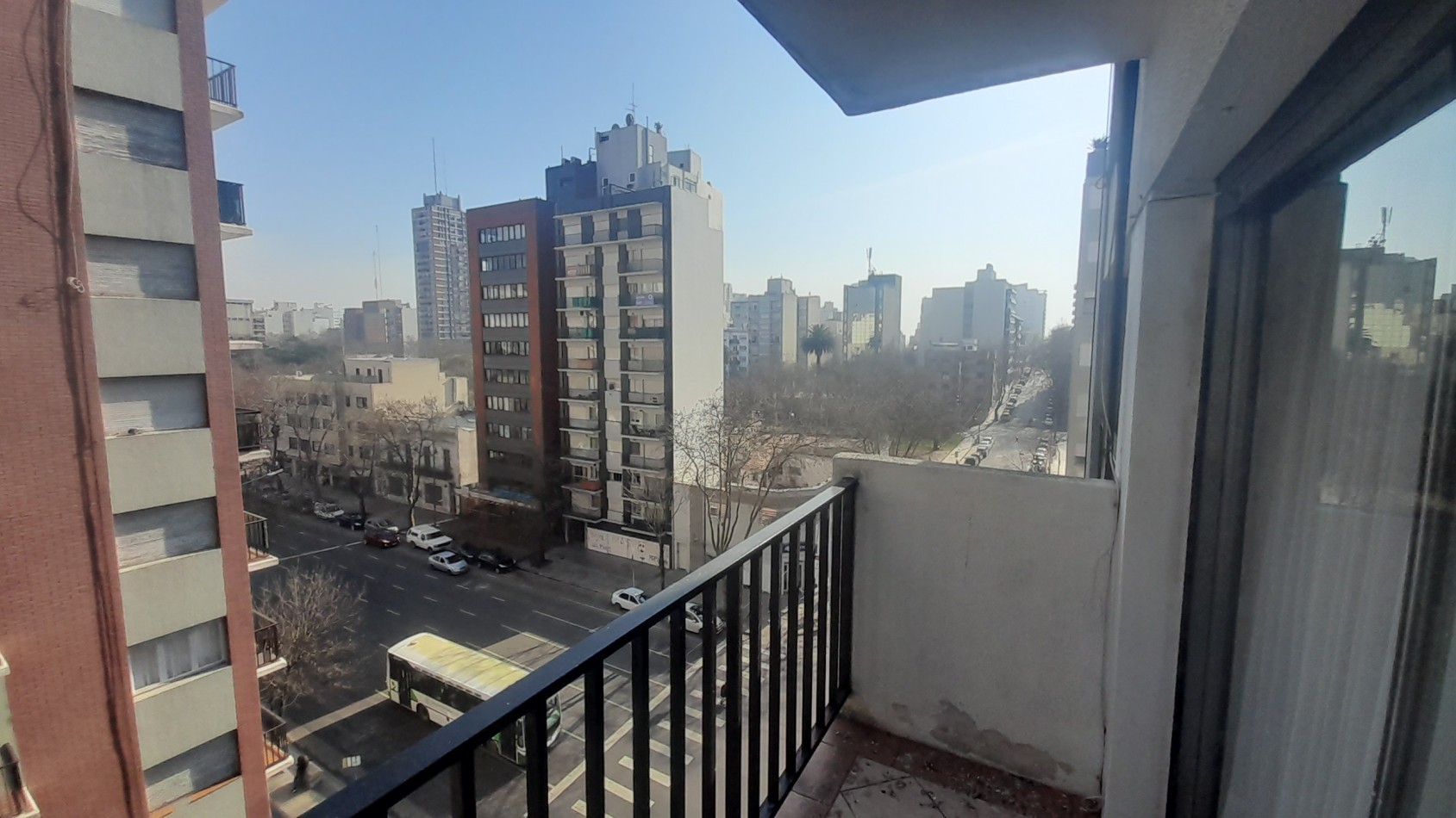 VENTA:  EXCELENTE DEPARTAMENTO -4 AMBIENTES-  CORDOBA 1600.