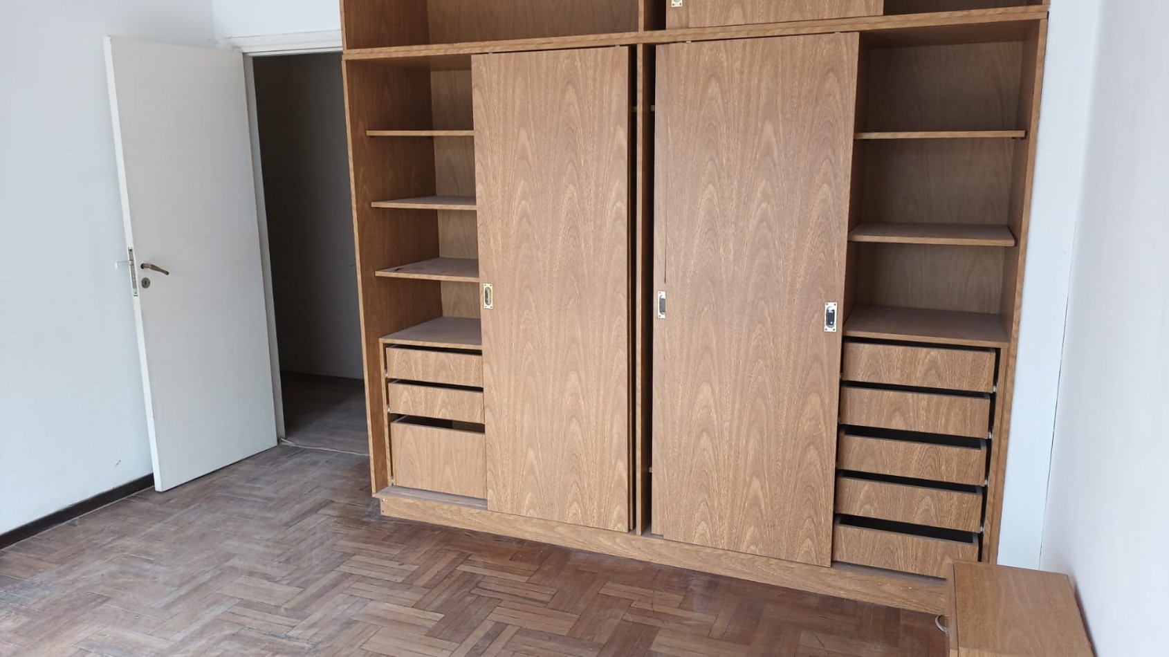 ALQUILO 24 MESES  DEPARTAMENTO  5 AMB.  PLENA VISTA  S/AV,  P. PERALTA RAMOS  PASANDO J. B. JUSTO  DOS CUADRAS