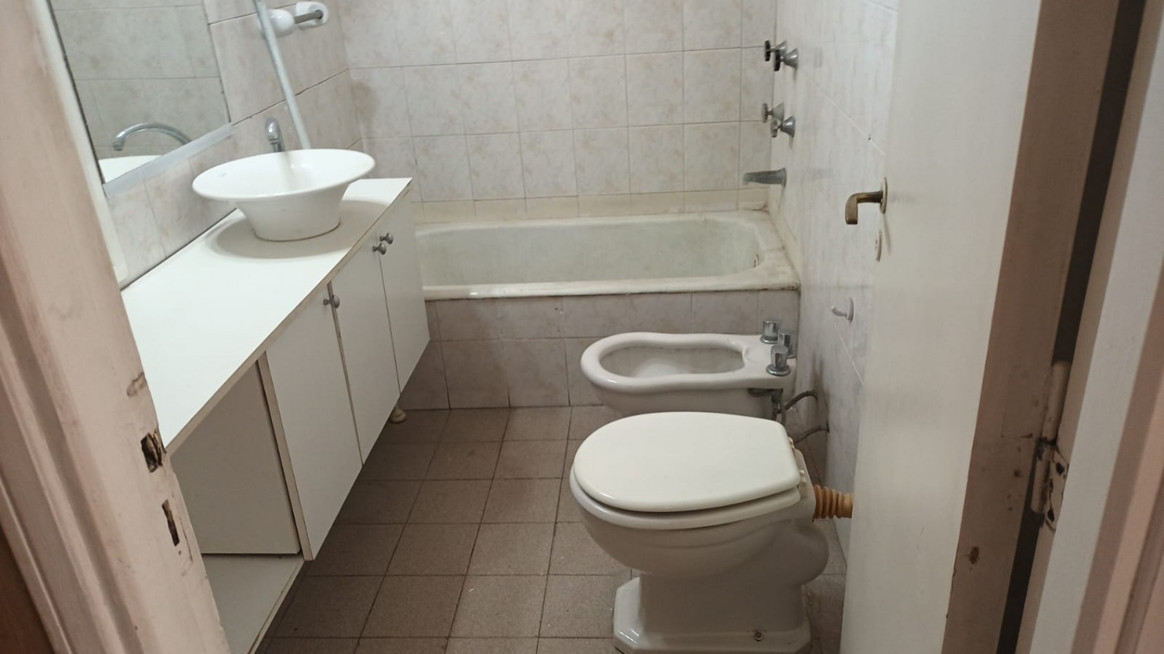 ALQUILO 24 MESES  DEPARTAMENTO  5 AMB.  PLENA VISTA  S/AV,  P. PERALTA RAMOS  PASANDO J. B. JUSTO  DOS CUADRAS