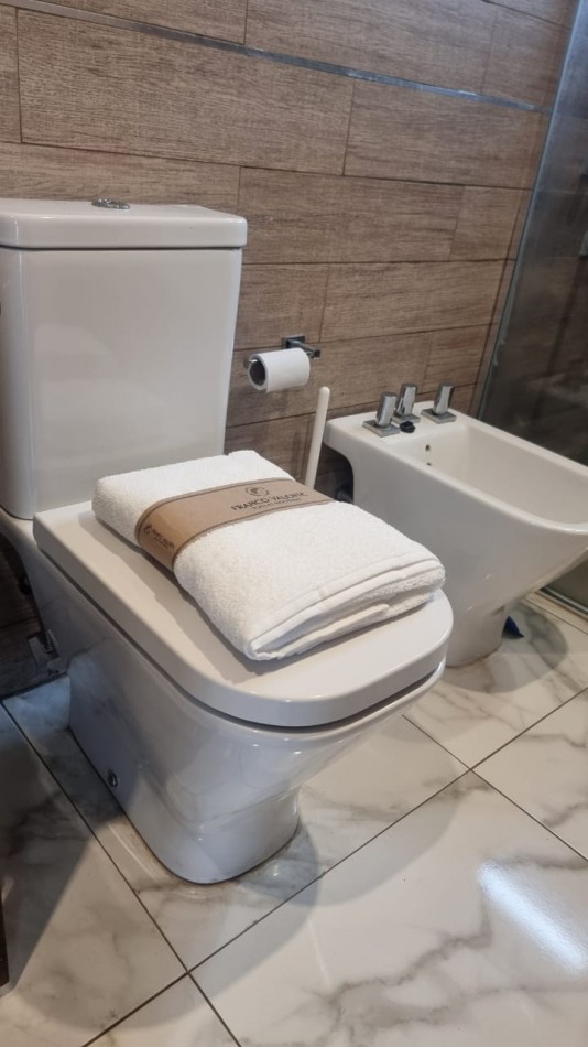 ALQUILER  TEMPORADA  SIERRA DE LOS PADRES  - CHALET  MODERNO CON PILETA, GRAN PARQUE,  ZONA 5 ESQUINAS 