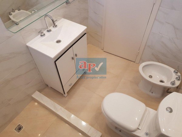 Venta departamento de 2 ambientes RECICLADO CON COCHERA PLAZA COLON 